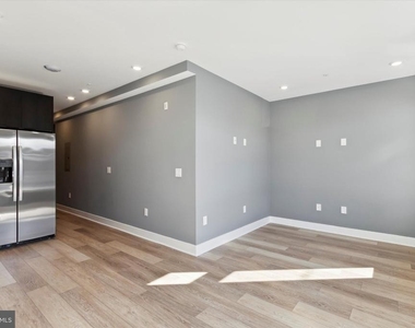 1615 Poplar Street - Photo Thumbnail 5