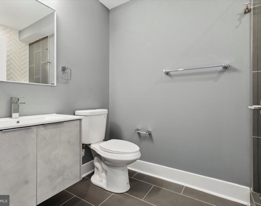 1615 Poplar Street - Photo Thumbnail 7