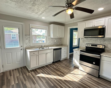 3921 Village Drive - Photo Thumbnail 5