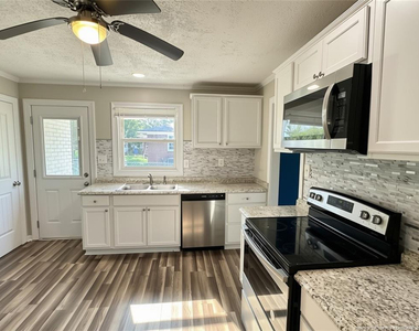 3921 Village Drive - Photo Thumbnail 6