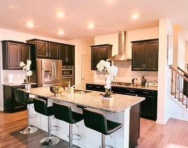2716 Dilly Dally Court - Photo Thumbnail 4