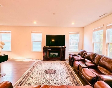 2716 Dilly Dally Court - Photo Thumbnail 9