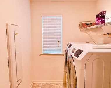 2716 Dilly Dally Court - Photo Thumbnail 18