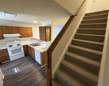 2902 Faversham Place - Photo Thumbnail 9