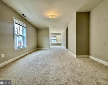 39 W 5th Street - Photo Thumbnail 22