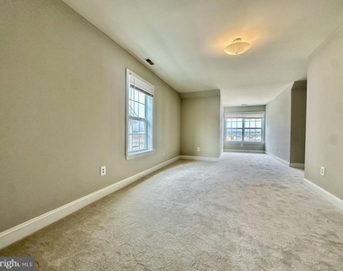 39 W 5th Street - Photo Thumbnail 20