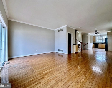 39 W 5th Street - Photo Thumbnail 5