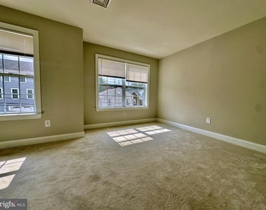 39 W 5th Street - Photo Thumbnail 14