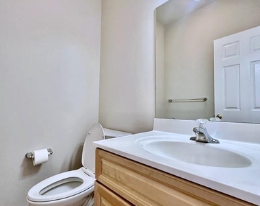 39 W 5th Street - Photo Thumbnail 9