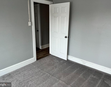 449 N York Street - Photo Thumbnail 9