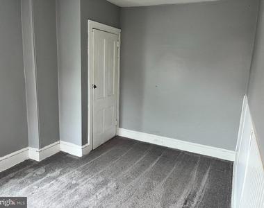 449 N York Street - Photo Thumbnail 6