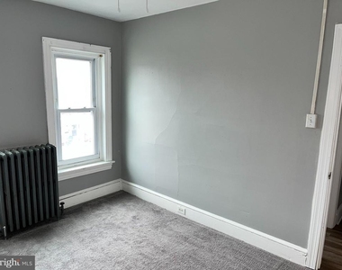 449 N York Street - Photo Thumbnail 8