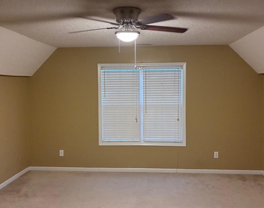 3200 Cregler Drive - Photo Thumbnail 5