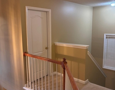 3200 Cregler Drive - Photo Thumbnail 8