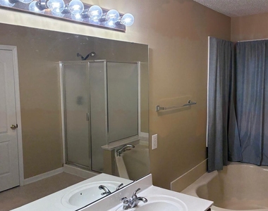 3200 Cregler Drive - Photo Thumbnail 10