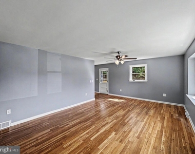 4615 Lincoln Way E - Photo Thumbnail 1