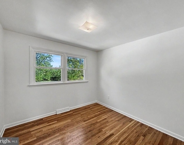 4615 Lincoln Way E - Photo Thumbnail 9