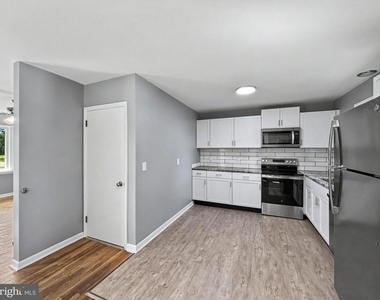 4615 Lincoln Way E - Photo Thumbnail 4