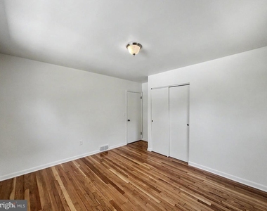 4615 Lincoln Way E - Photo Thumbnail 10