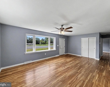 4615 Lincoln Way E - Photo Thumbnail 2