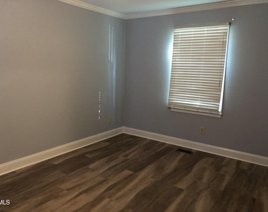 205 Electra Drive - Photo Thumbnail 8