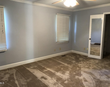 205 Electra Drive - Photo Thumbnail 4