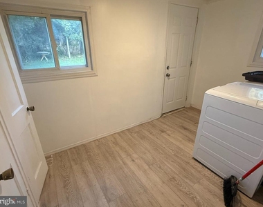 39 Walnut Street - Photo Thumbnail 8