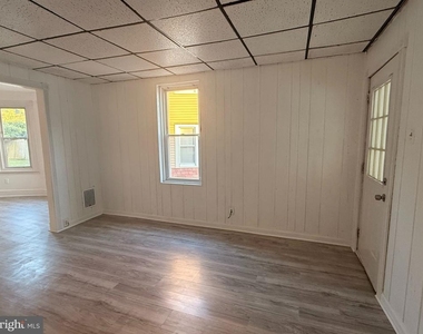 39 Walnut Street - Photo Thumbnail 3