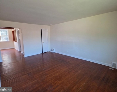615 W 14th Street - Photo Thumbnail 2