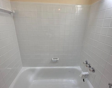615 W 14th Street - Photo Thumbnail 14