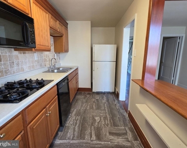 615 W 14th Street - Photo Thumbnail 5