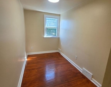 615 W 14th Street - Photo Thumbnail 9