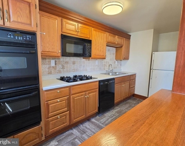 615 W 14th Street - Photo Thumbnail 4