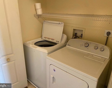 309 Huntington Court - Photo Thumbnail 10