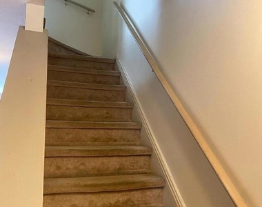 309 Huntington Court - Photo Thumbnail 5