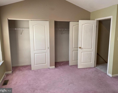 309 Huntington Court - Photo Thumbnail 6