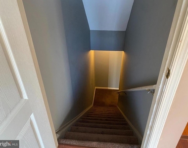 309 Huntington Court - Photo Thumbnail 15