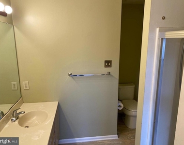309 Huntington Court - Photo Thumbnail 8