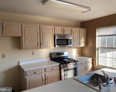 309 Huntington Court - Photo Thumbnail 3