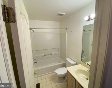 309 Huntington Court - Photo Thumbnail 9