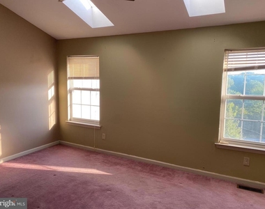 309 Huntington Court - Photo Thumbnail 7