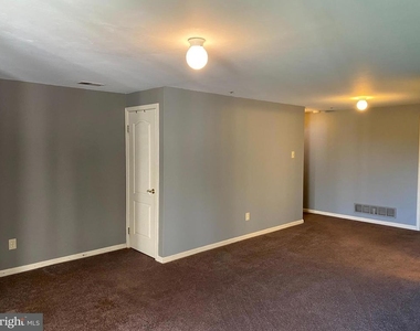 309 Huntington Court - Photo Thumbnail 16