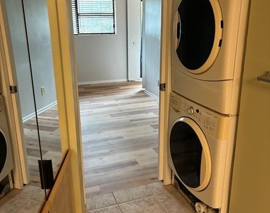 640 Geneva Drive - Photo Thumbnail 5