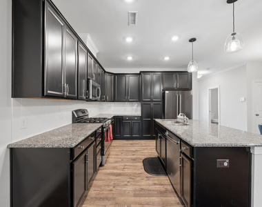 1306 Farm Pond Trail - Photo Thumbnail 13