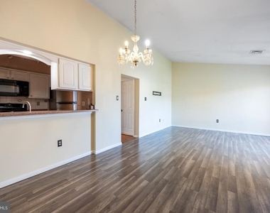 85 Pinewood Drive - Photo Thumbnail 6