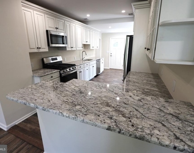 136 Morrison Avenue - Photo Thumbnail 5