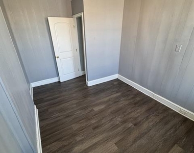554 Pine Street - Photo Thumbnail 9