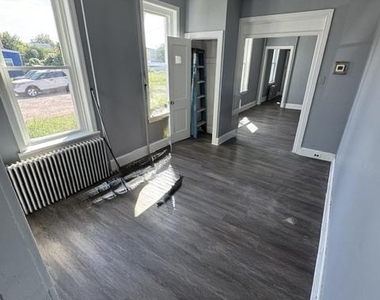 554 Pine Street - Photo Thumbnail 7