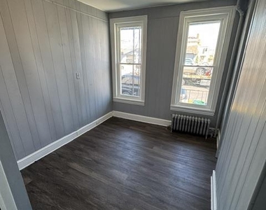 554 Pine Street - Photo Thumbnail 8
