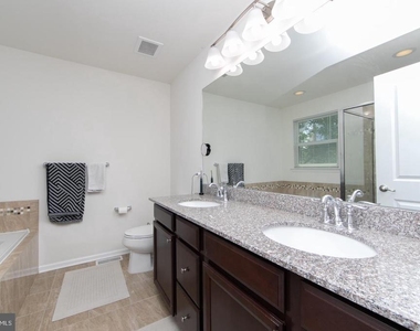 28 Regency Court - Photo Thumbnail 11